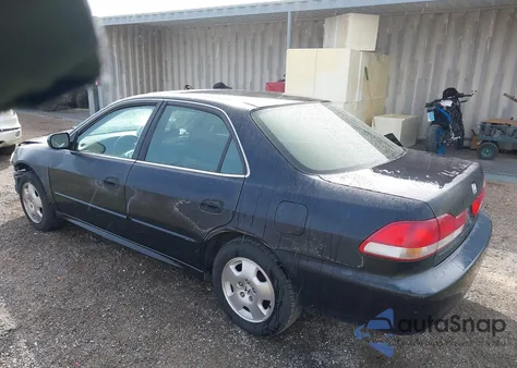 2002 Honda Accord 3.0 Ex z USA, uszkodzony, nr VIN 1HGCG16592A083346